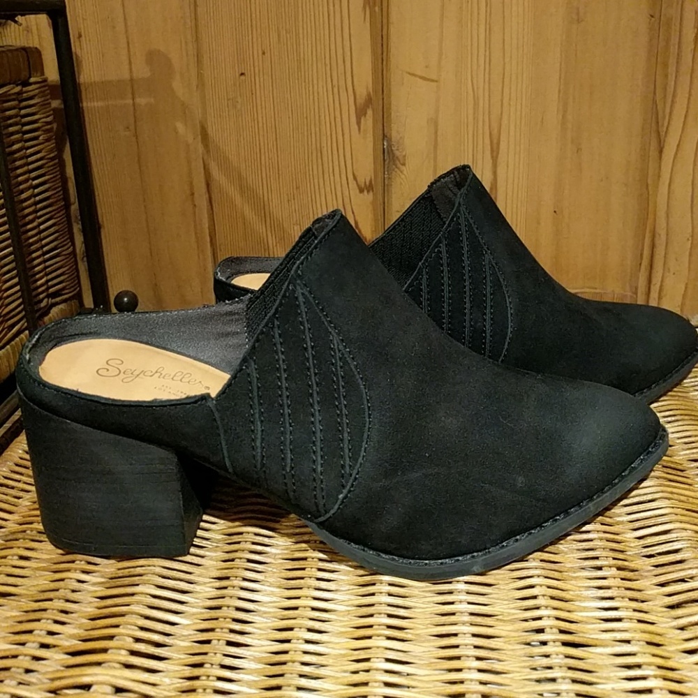 NWOT Seychelles Dialogue Mules